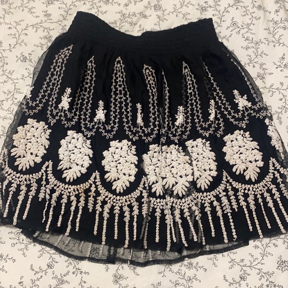 Zara Black & White Skirt - Picture 1 of 1